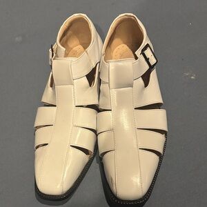 Stacy Adams White Buckle Sandals